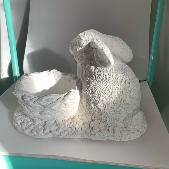 Vintage 1992 Accents Unlimited Bunny & Basket in Clover Unpainted Ceramic - Picture 4 of 8